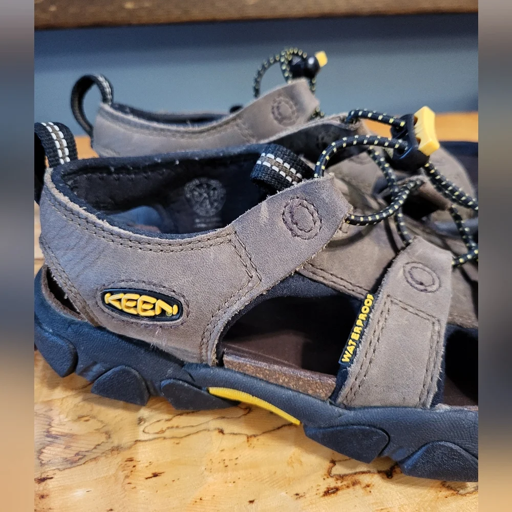 Keen Sarasota Brown Leather Waterproof Sandals Big Kids Size 5